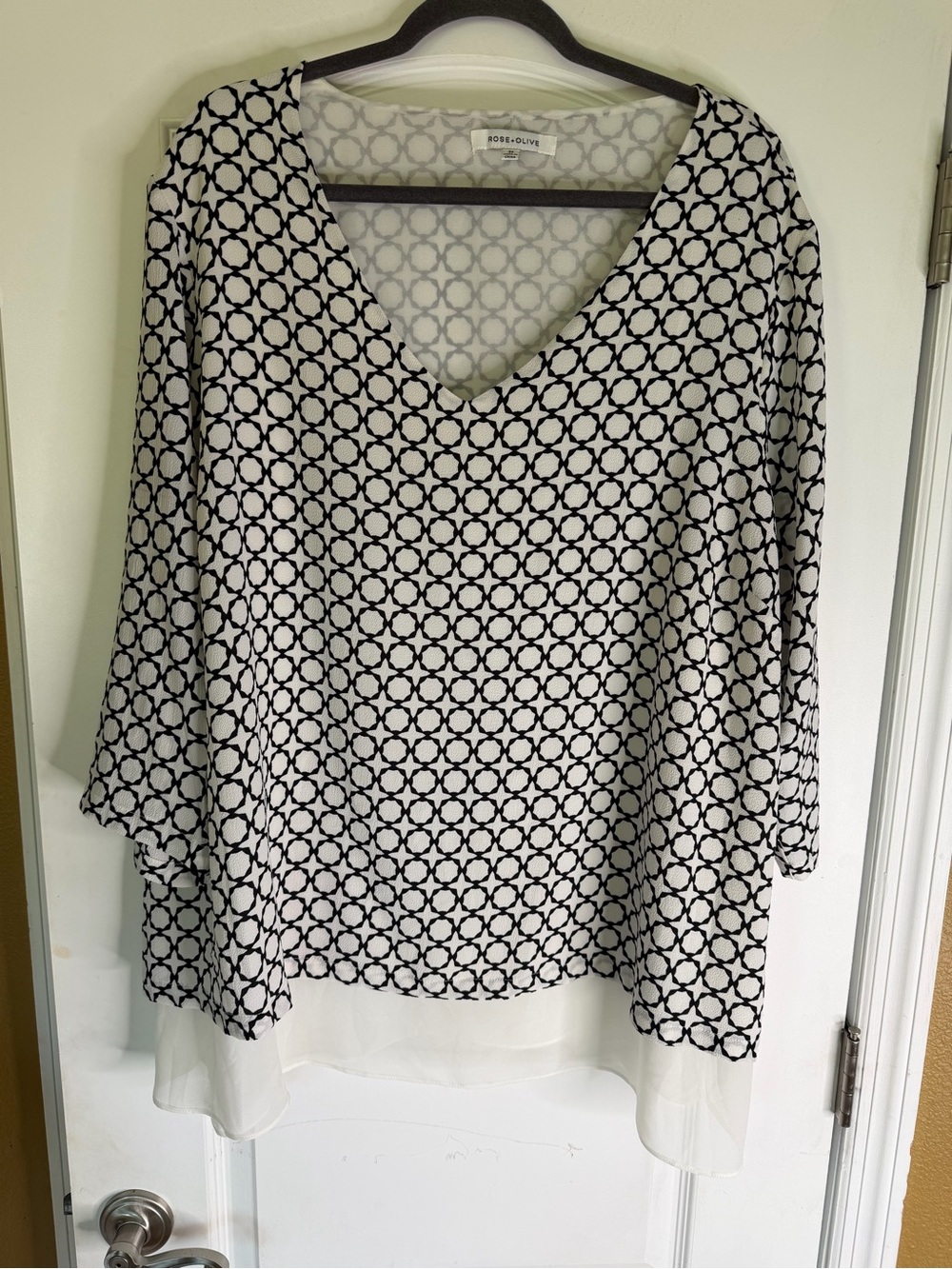 Rose & Olive Black and White Geometric V-Neck Tunic W/ Sheer Hem 3/4 Sleeves 3X